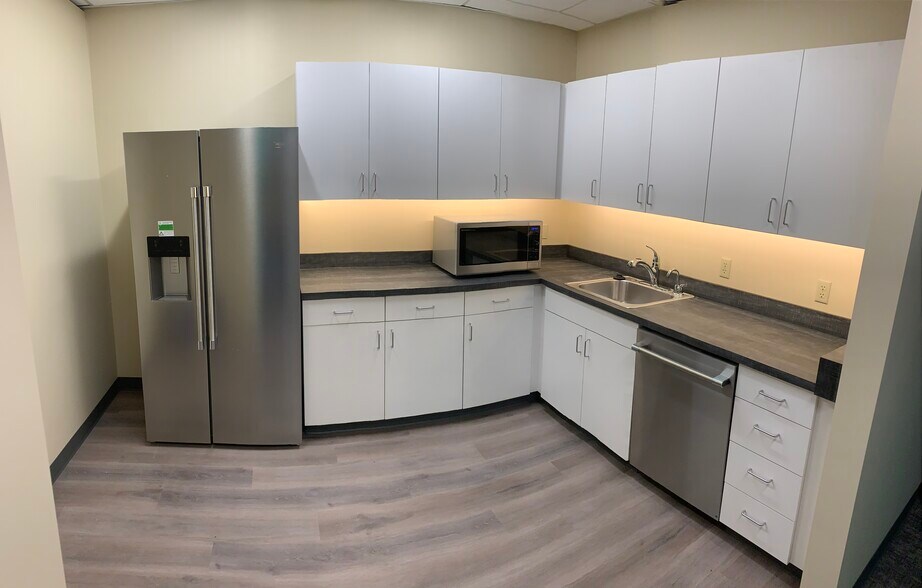 More Photos Of 4055 Lake Washington Blvd NE, Kirkland Office For Lease