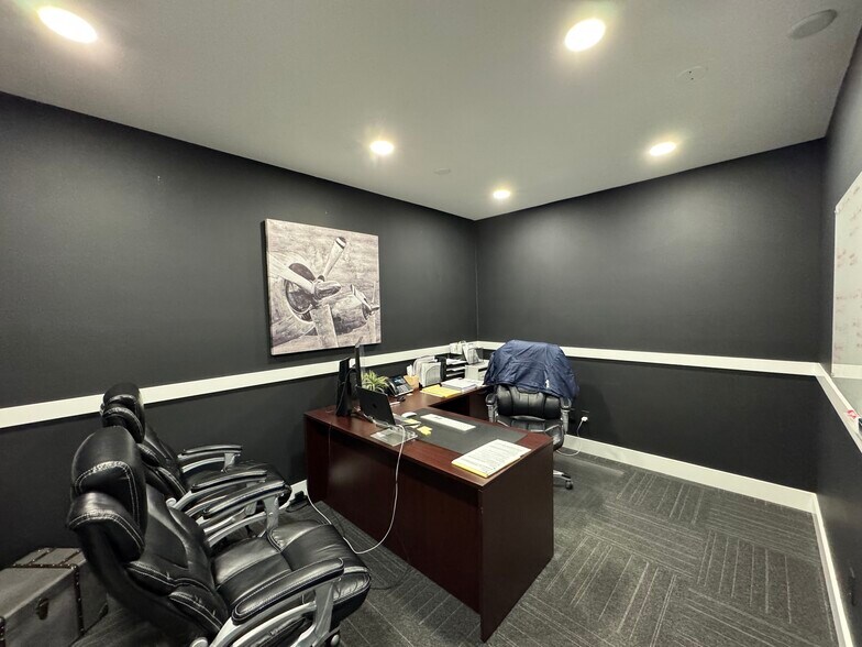 More Photos Of 10351 Dawson's Creek Blvd, Fort Wayne Medical For Sale