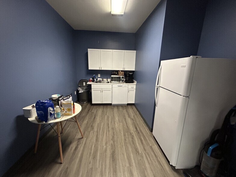 More Photos Of 550 Long Point Rd, Mount Pleasant Medical For Lease