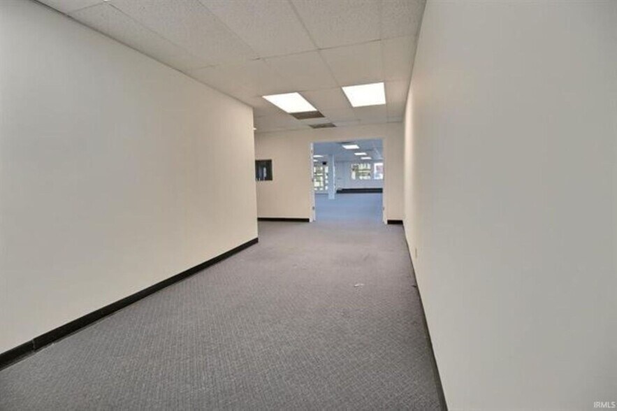 More Photos Of 2519 Lower Huntington Rd, Fort Wayne Storefront For Lease