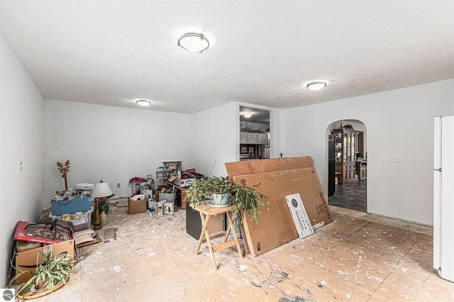 More Photos Of 541 Lake St, Frankfort Hotel For Sale