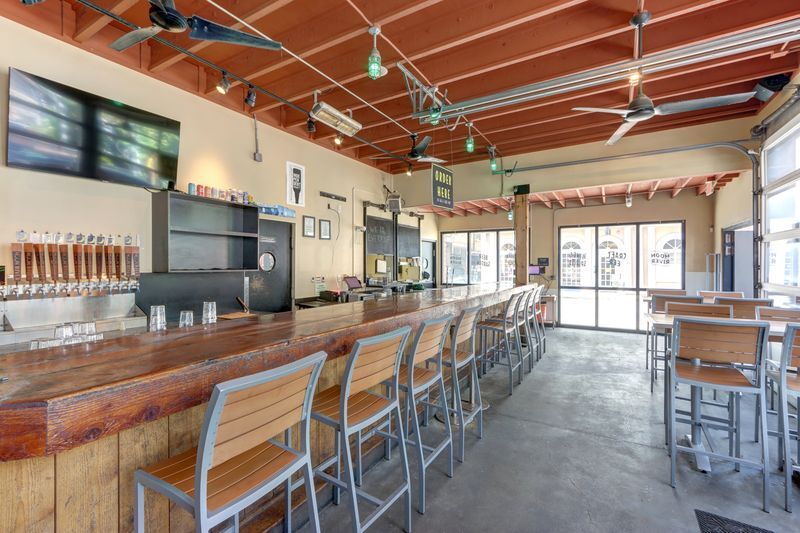 More Photos Of 21 W Bay St, Savannah Restaurant For Lease