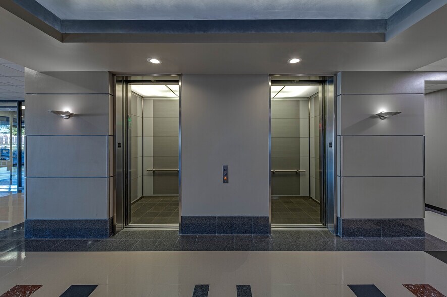 More Photos Of 2600 S Gessner Rd, Houston Office For Sale