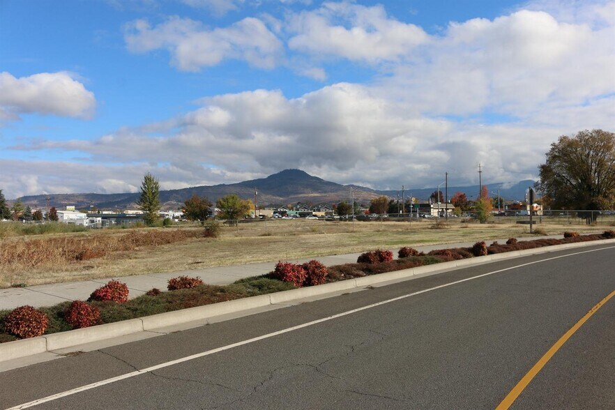 More Photos Of 2453 Crater Lake Highway, Medford Land For Sale