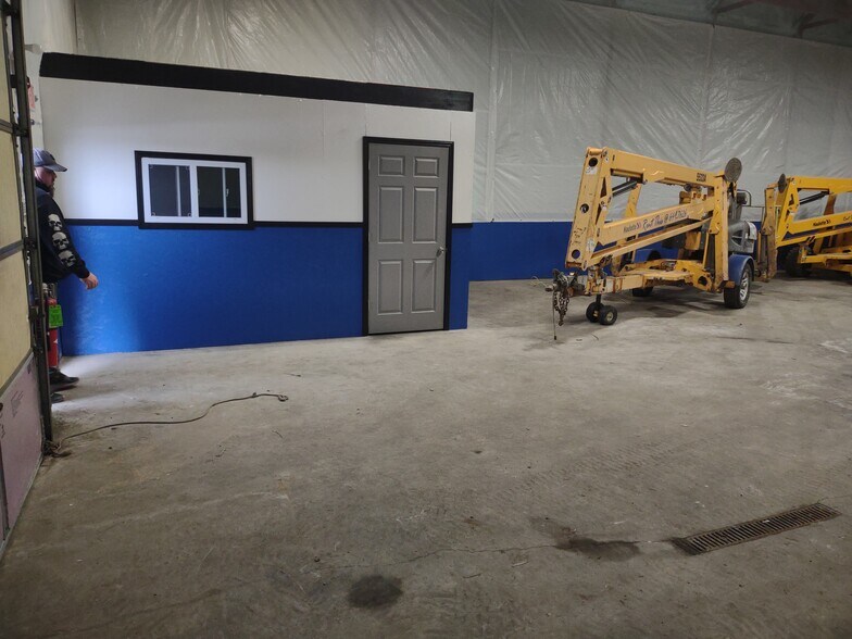 More Photos Of 200 Lake Ave, Hamburg Light Distribution For Lease