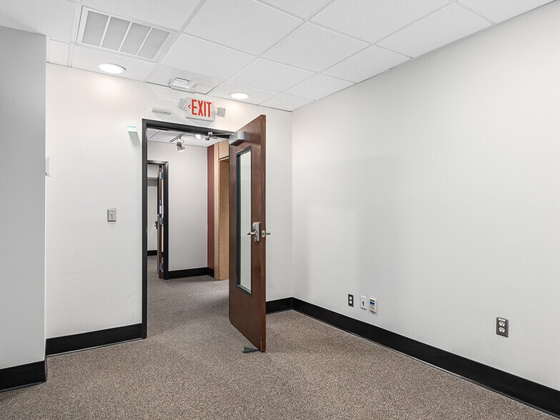 More Photos Of 53 S French Broad Ave, Asheville Medical For Lease