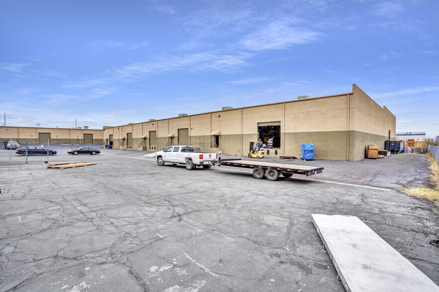 More Photos Of 2960 S Highland Dr, Las Vegas Warehouse For Lease