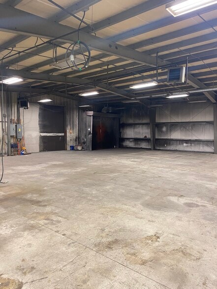 More Photos Of 24 Foundry Ave, Meredith Warehouse For Sale