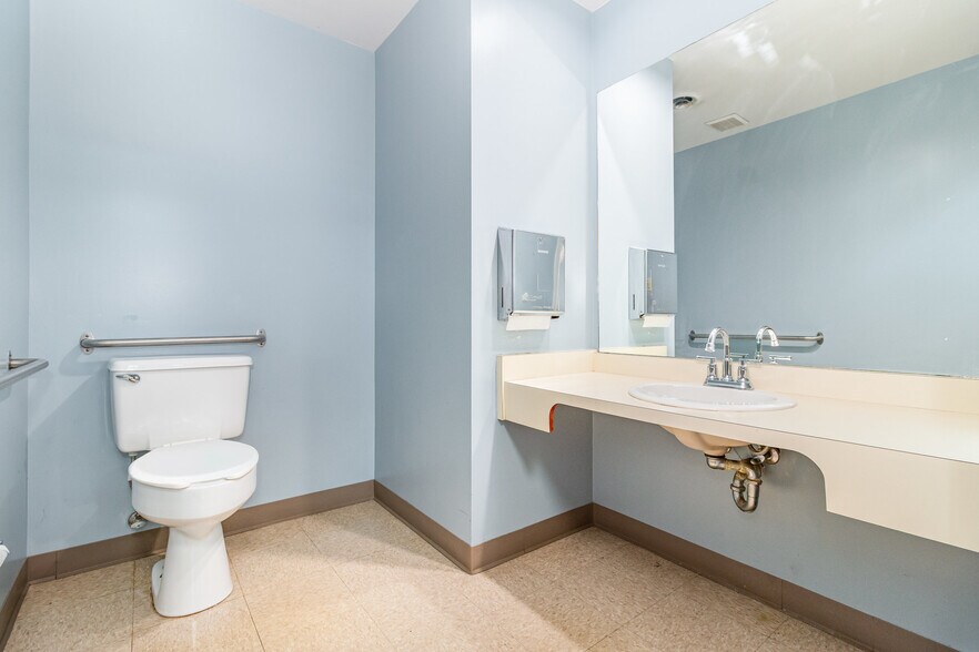 More Photos Of 10196 Springfield Pike, Cincinnati Medical For Sale