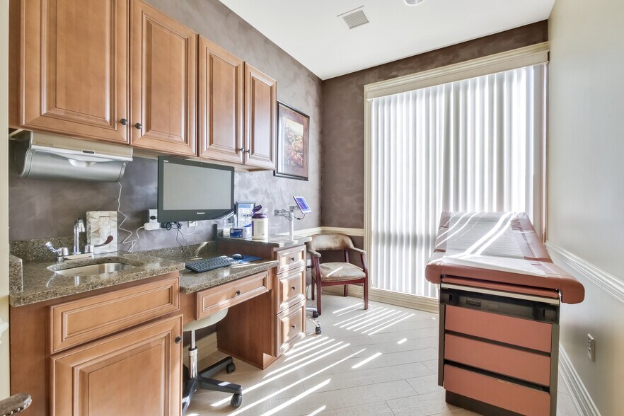 More Photos Of 883 Poole Ave, Hazlet Medical For Lease