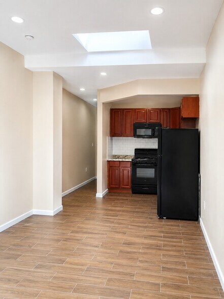 More Photos Of 9 Newport St, Brooklyn Storefront For Sale