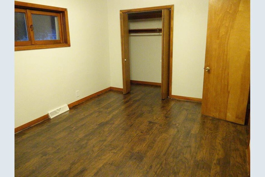 More Photos Of 518 W Main St, Kirkland Freestanding For Sale