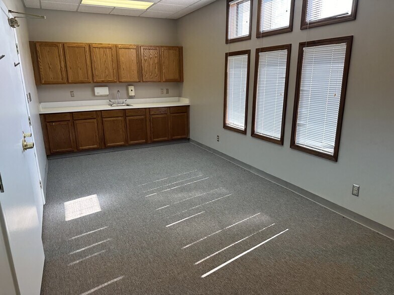 More Photos Of 8510-8528 Broadway, Merrillville Medical For Sale