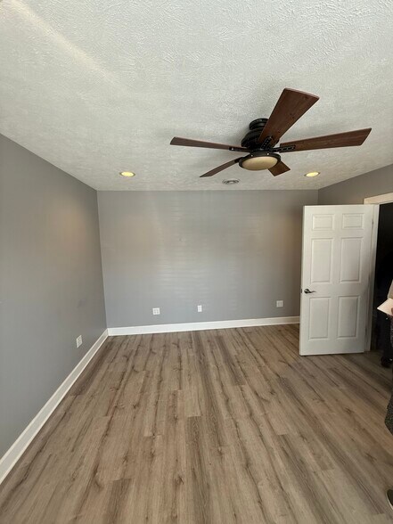 More Photos Of 302 S Birkey St, Bremen Warehouse For Lease