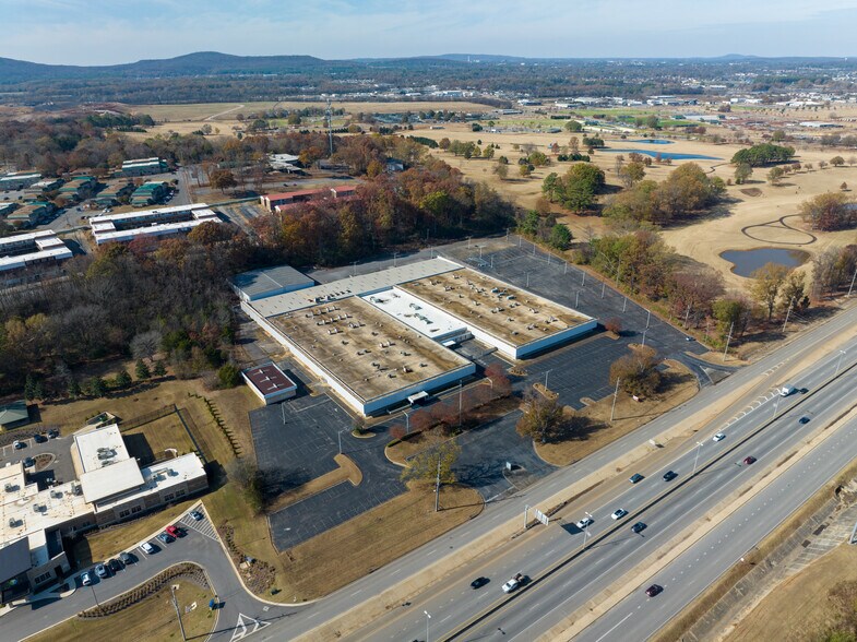 More Photos Of 4000 Memorial Pky SW, Huntsville Manufacturing For Lease