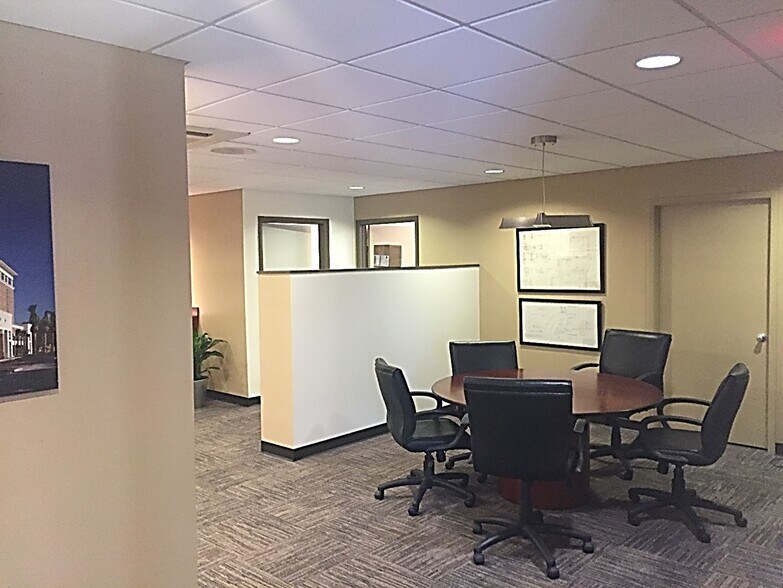 More Photos Of 2609 W De Leon St, Tampa Office For Lease
