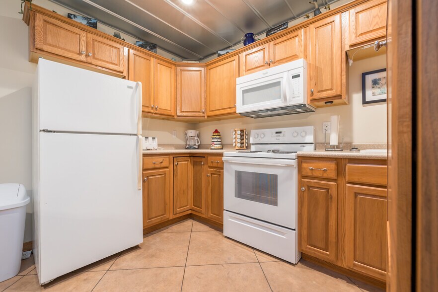 More Photos Of 113 E Kress St, Russells Point Flex For Sale