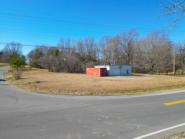 More Photos Of 2815 TN-49 Hwy, Charlotte Auto Repair For Sale