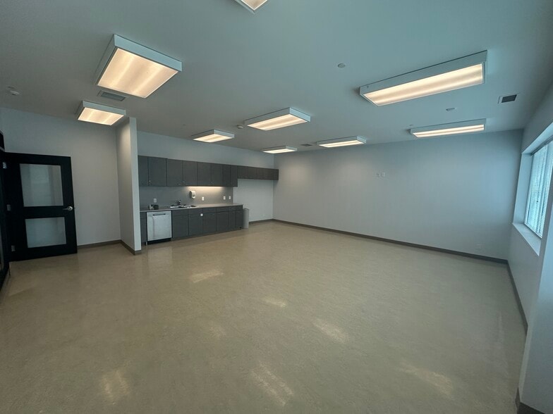 More Photos Of 7019 8th St NE, Calgary Warehouse For Lease