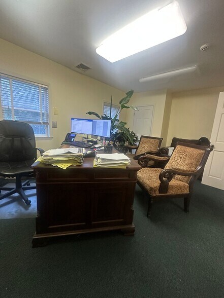 More Photos Of 186 W Main St, Smithtown Medical For Lease