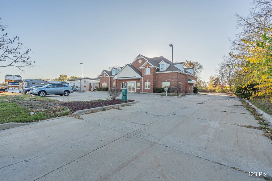 More Photos Of 41412 N Route 83, Antioch Office For Sale
