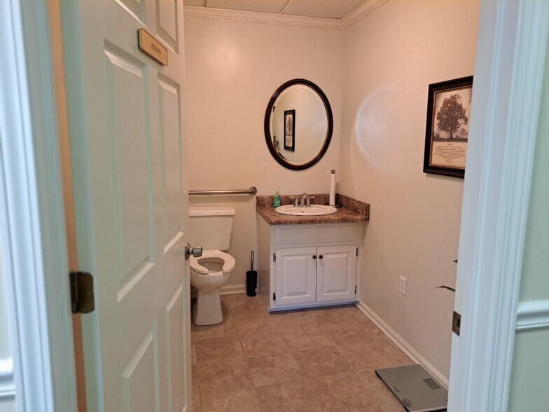 More Photos Of 1600 Scottsville Rd, Bowling Green Office For Lease