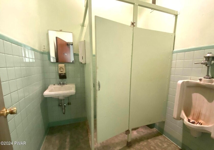 More Photos Of 920 Oak St, Scranton Medical For Sale