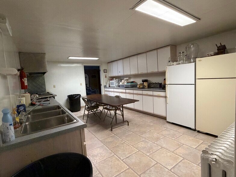 More Photos Of 800 Palmer St, Delta Flex For Sale