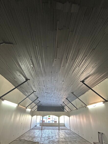 More Photos Of 113 N Main St, Coalgate Storefront Retail Office For Lease