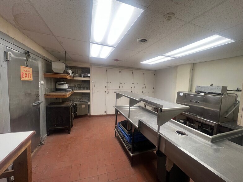 More Photos Of 1332 Lower Broadway, Schenectady Restaurant For Lease