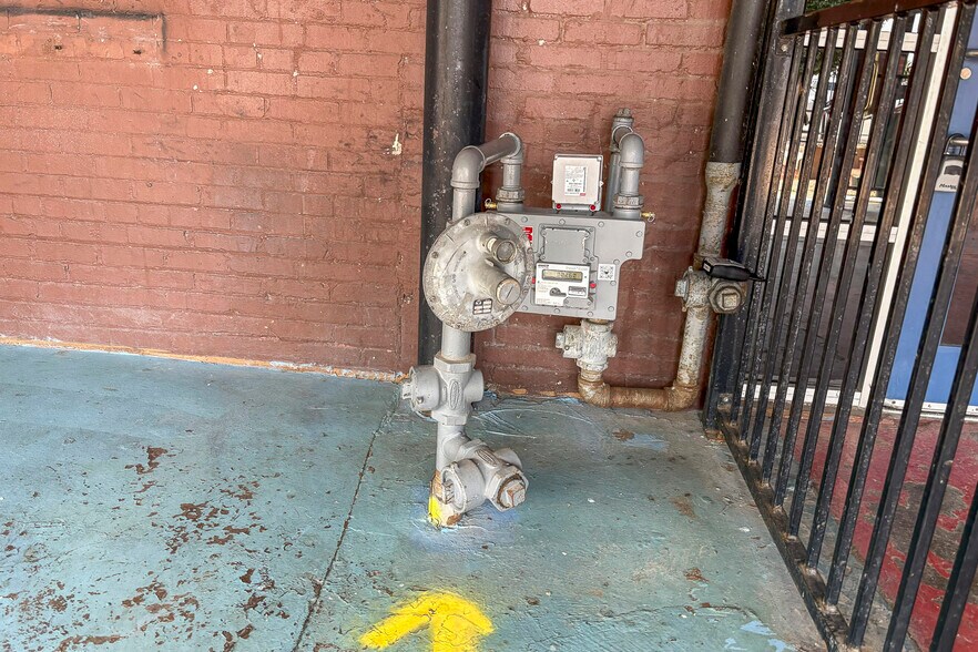 More Photos Of 117 N Mosley St, Wichita Bar For Sale