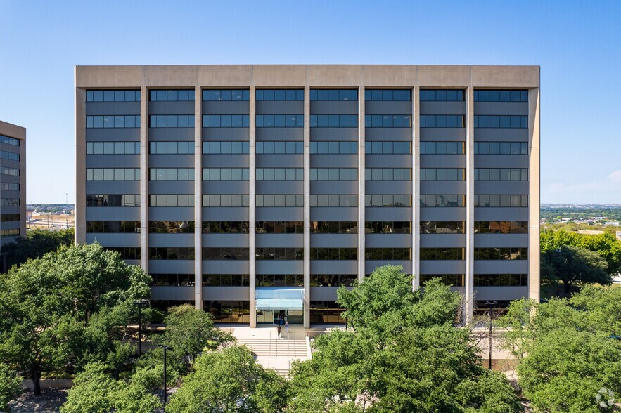 More Photos Of 4100 International Plz, Fort Worth Office For Lease