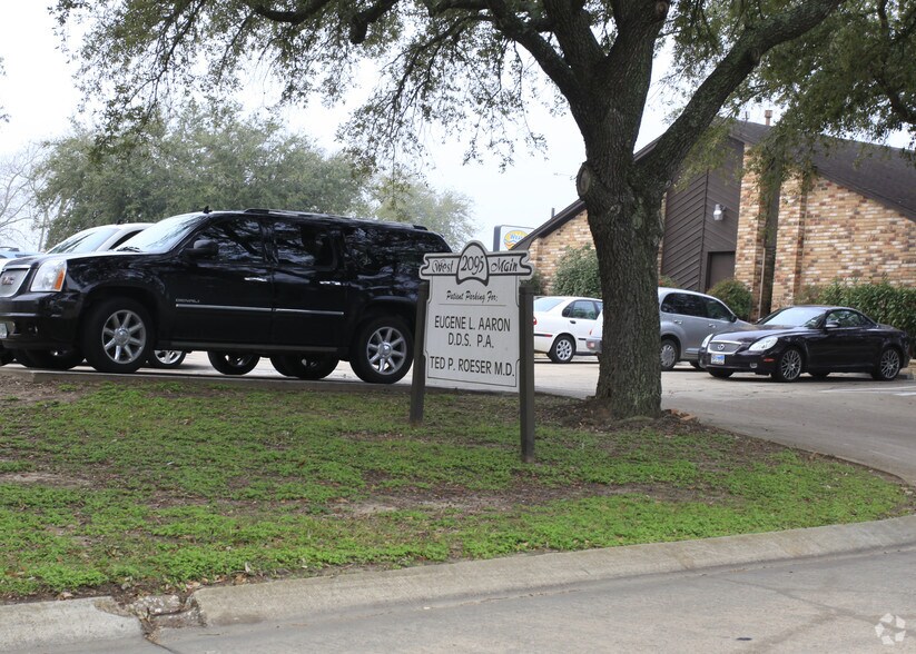 More Photos Of 2095 W Main St, League City Medical For Lease