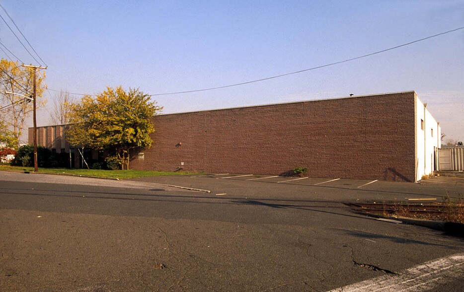 More Photos Of 525 Dell Rd, Carlstadt Unknown For Lease
