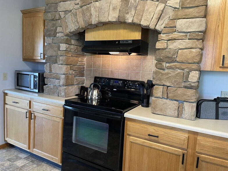 More Photos Of 446 Maples Rd, Milford Hotel For Sale