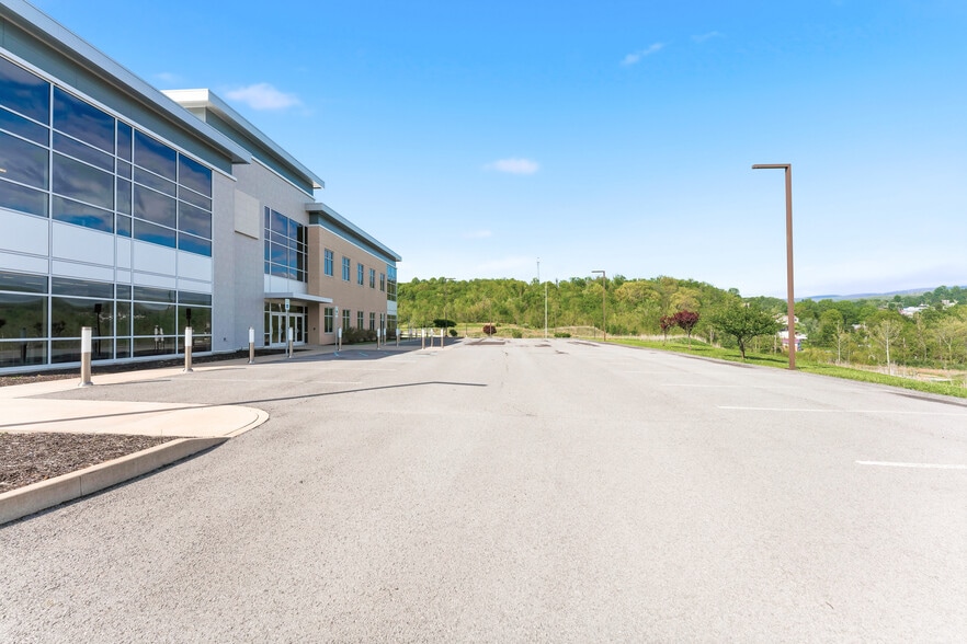 More Photos Of 423 Fortress Blvd, Morgantown Office For Sale