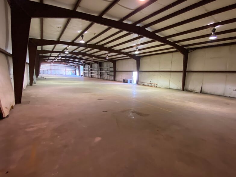 More Photos Of 7257 N Dort Hwy, Mount Morris Warehouse For Lease