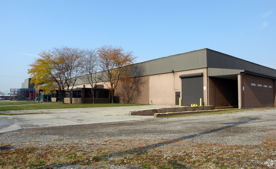 More Photos Of 29880 Groesbeck Hwy, Roseville Industrial For Sale