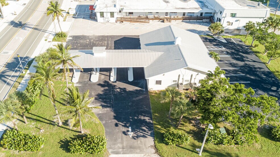 More Photos Of 6061 Estero Blvd, Fort Myers Bank For Sale