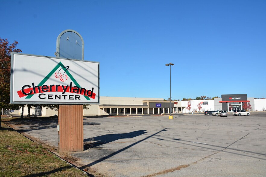 More Photos Of 1212 W South Airport Rd W, Traverse City Department Store For Sale