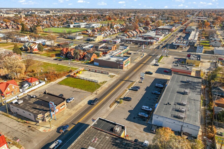 More Photos Of 7606 E 7 Mile Rd, Detroit Storefront For Sale