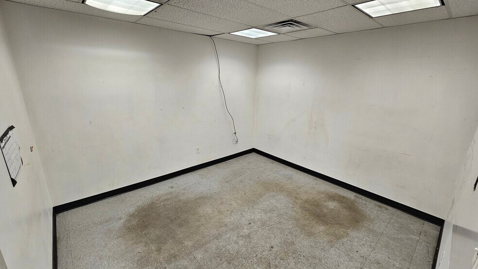 More Photos Of 6521 Washington St, Denver Warehouse For Lease