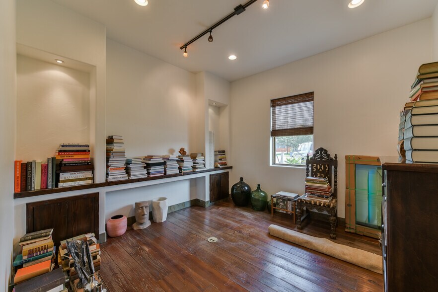 More Photos Of 1703 Highway 35 S, Rockport Office Residential For Lease