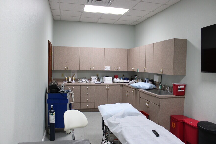 More Photos Of 2831 Alternate 19, Palm Harbor Office For Lease