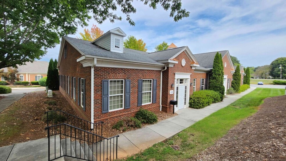 More Photos Of 154 Dornach Way, Bermuda Run Medical For Sale