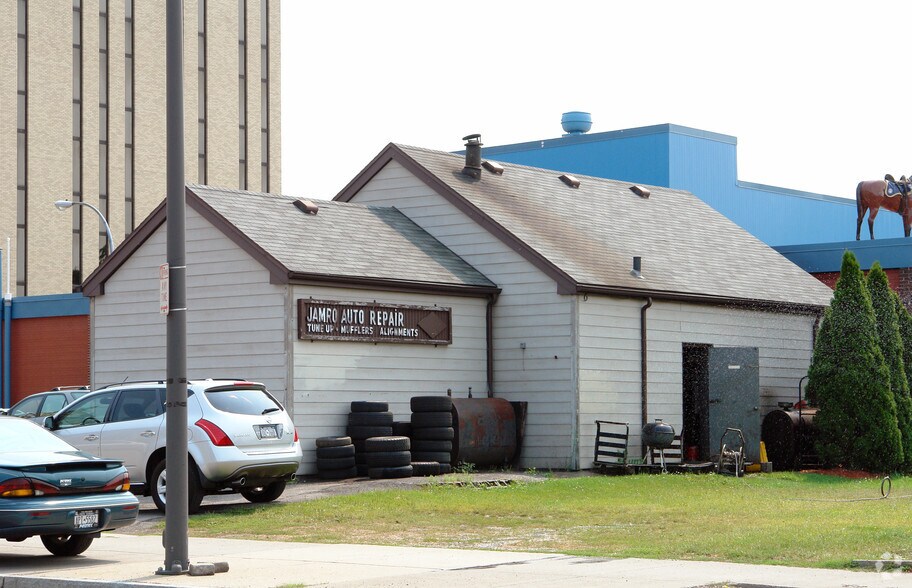 More Photos Of 102 Brown St, Rochester Service Station For Lease