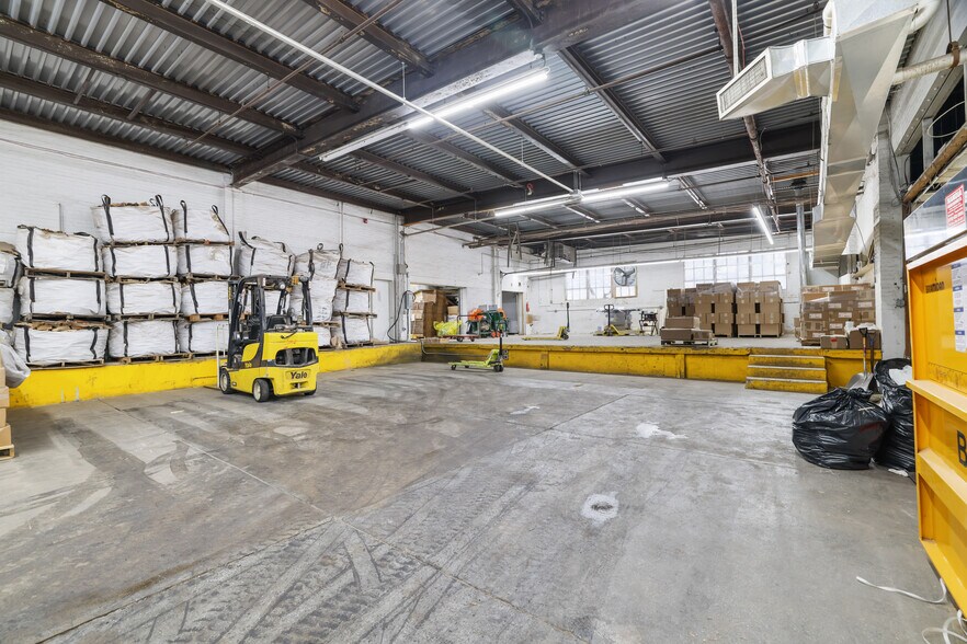 More Photos Of 105-119 Sprague Ave, Middletown Manufacturing For Lease