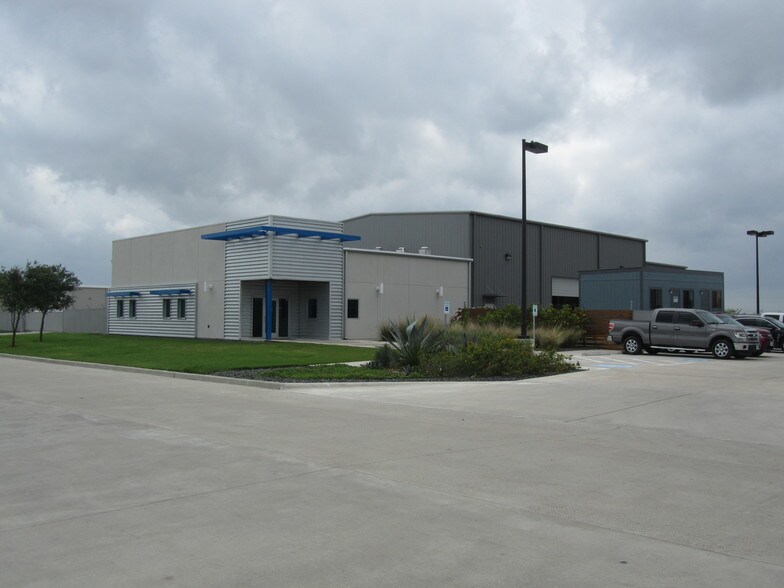 More Photos Of 1401 Cathead Rd, Corpus Christi Warehouse For Lease