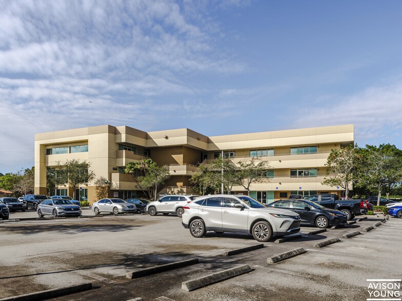 More Photos Of 1625 N Commerce Pky, Weston Medical For Lease