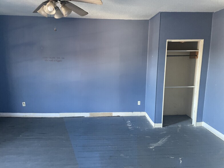 More Photos Of 900 N 2nd St, Saint Charles Storefront Retail Residential For Sale